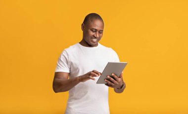 Bağımsız çalışma, aygıt yönetimi, covid-19 salgını sırasında online iş