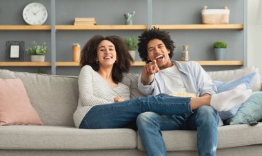 Akşam evde birlikte, komedi sırasında covid-19 salgını