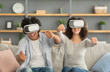 Modern sanal eğlence, ev teknolojisi ve eğlence birlikte.