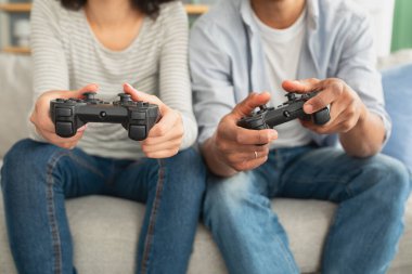 Evde oynayın ve covid-19 sırasında birlikte eğlenin