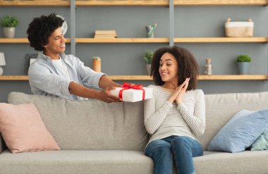 Yaşam tarzı, aşk ve ilişki, mutlu yıllar, bayram hediyesi ve tebrikler.