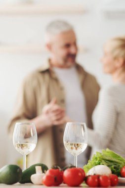 Sağlıklı beslenme, flört ve tatil kutlamaları.