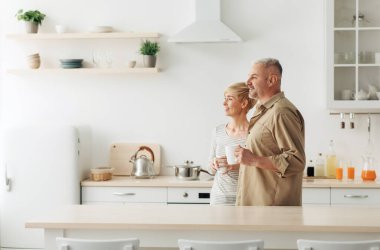 Harika bir teklif, reklam, birlikte kahvaltı, sabah kahvesi, nazik bir ruh hali.