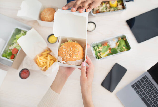 Вкусный обед с рестораном быстрого питания и здоровой пищи