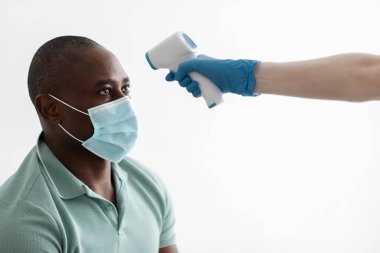 Coronavirüs 'e karşı enjeksiyon prosedürüne hazırlanın.