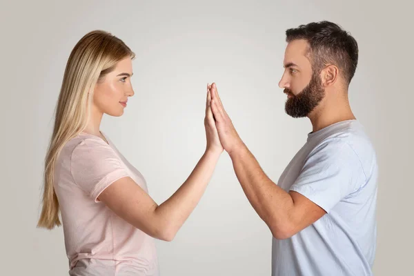 Konfrontation, Kampf für Rechte und Gleichberechtigung, Gleichberechtigung der Geschlechter — Stockfoto