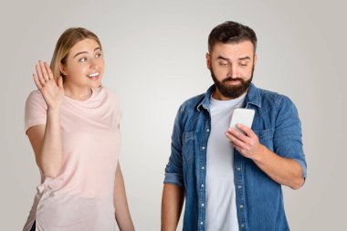 Aldatma, kayıtsızlık ve ailede sorunlar. Genç kadın el sallıyor ve meşgul adamın dikkatini çekiyor.