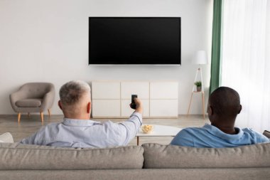 Birlikte film, akşamları eğlence, spor şampiyonluğu ve evde kalmak.