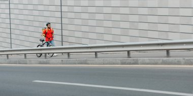 Aktif yaşam tarzı, mobil çalışma ve modern ev teslimatı