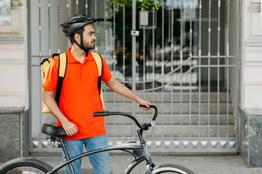 Şehirdeki müşteri adresleri ve teslimat paketlerini ara