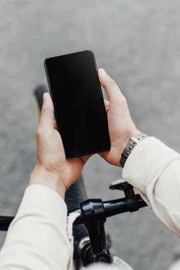 Kentlerde modern aygıtlar, GPS haritası, uygulama ve eko taşımacılığı