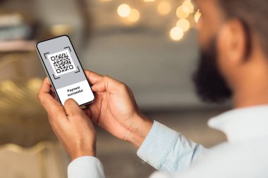 Cep telefonu ekranında QR kodu, kapat