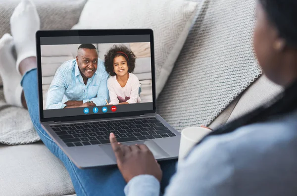 Unrecognizable Black Woman Communicating With Her Family Via Video Call On Laptop — Stock Photo, Image