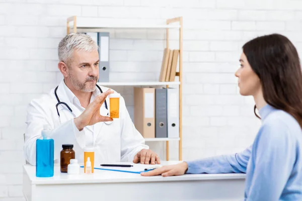 Disease symptoms, consultation with medical specialist and medication treatment — Stock Photo, Image