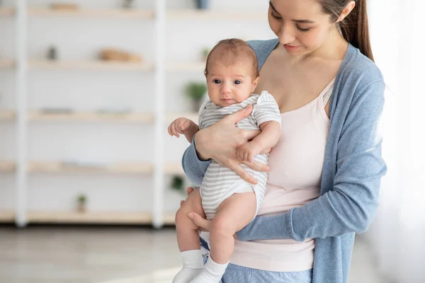 Maternity Concept. Young Mother Holding Adorable Newborn Baby In Hands — Stock Photo, Image