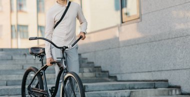 Covid-19 karantina, ofis yolu ve sağlıklı yaşam tarzı, kişisel çevre taşımacılığı