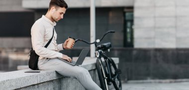 Çevrimiçi, serbest çalışan ve sağlıklı aktif yaşam tarzı