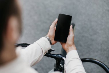 Sosyal ağlar, online çalışma, iyi uygulama ve modern yaşam tarzı