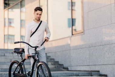 Ofise ve şehirdeki modern işçilere kadar. Spor, fiziksel aktif ve sağlıklı yaşam tarzı