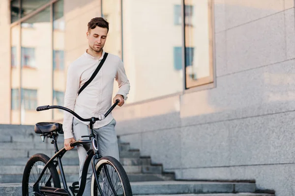 Ofise ve şehirdeki modern işçilere kadar. Spor, fiziksel aktif ve sağlıklı yaşam tarzı