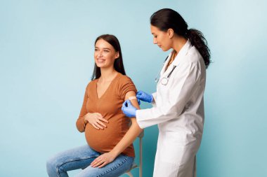 Hemşire Hamile Kadınlar için Alçı Bandajı Aşılanmış Kol, Stüdyo