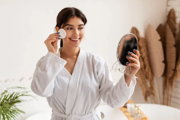 Lady Holding Cotton Pads And Mirror Caring For Skin Indoor — Stok Foto