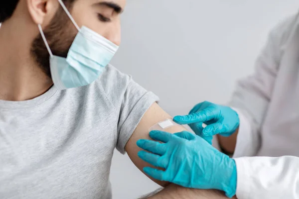 Procedimiento de inmunización y protección de la salud durante el bloqueo de covid-19 —  Fotos de Stock