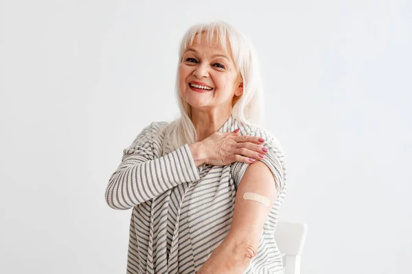 Smiling Mature Woman Showing Vaccinated Arm After Antiviral Injection — Stock Photo, Image