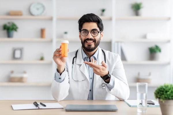 Doctor recommends pills to patient, pharmacy consulting about illness and medication via video call — Stock Photo, Image