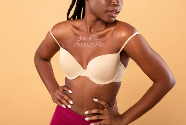 You Are Beautiful Inscription Written On Unrecognizable Black Womans Body — Stock Photo, Image