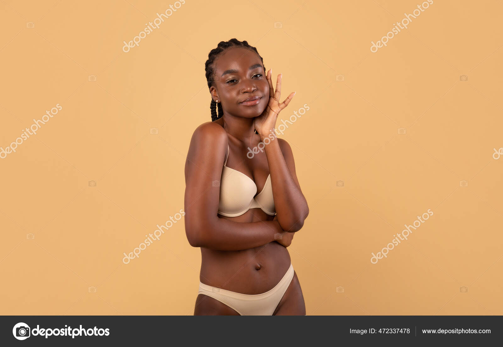 https://st2.depositphotos.com/4218696/47233/i/1600/depositphotos_472337478-stock-photo-attractive-african-woman-with-fit.jpg