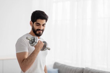 Covid karantinası sırasında evde güç eğitimi için ekipman