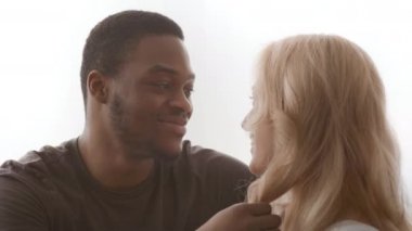 Afro-Amerikan Kocayı Sevmek Karılara Dokunmak İçeride Flört Etmek