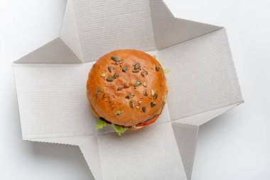 Covid-19 tecrit ve fast food restoran menü reklamı. Ev ya da ofis teslimatı