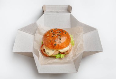 Covid-19 karantinasında güvende olun ve internetten yemek sipariş edin. Eve teslim