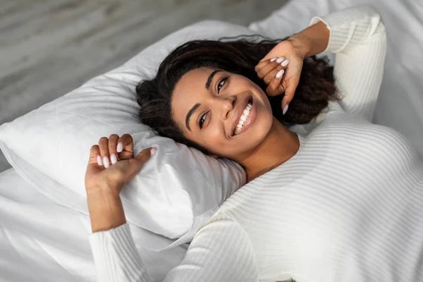 Happy young African American woman posing after wake up — Stock Photo, Image