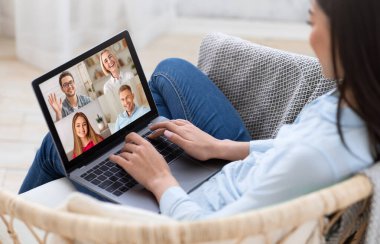 Güvenli, sosyal mesafeli ve webcam ile çevrimiçi sohbet