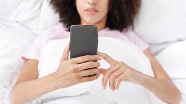 Hafta sonu ya da tatil için modern cihazlarla evde dinlen ve kendini izole et.