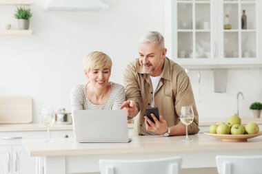 Video çağrısı, çevrimiçi alışveriş, evdeki cihazlarla çalışma