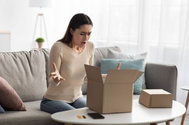 Yanlış ya da bozuk çevrimiçi mağaza siparişi, kötü teslimat servisi, nakliye sonrası hoşnutsuzluğu