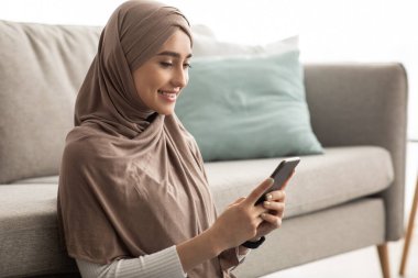 Covid-19 virüsü ve kendini izole etme, sosyal medya, yeni uygulama
