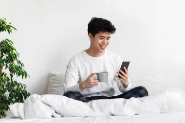 Covid-19 salgını, sabah haberleri, kahve ve hafta sonları boş zamanlarınızda evde kalın.