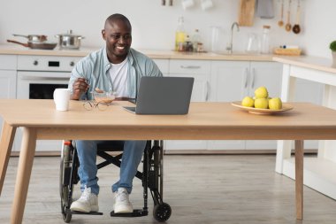 Sağlık hizmeti, düzgün beslenme ve evde iyi bir kahvaltı.