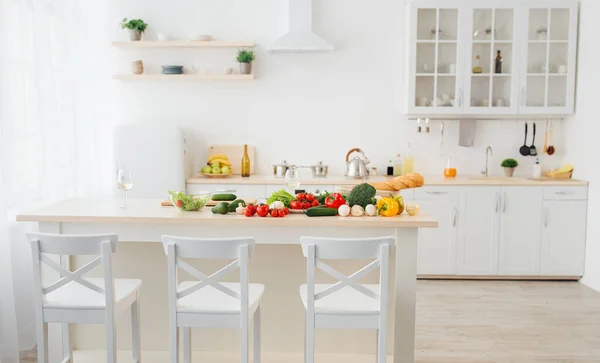 Foodblogger am Arbeitsplatz, Vegetarismus und häusliche Gesundheitsfürsorge während des COVID-19-Ausbruchs — Stockfoto