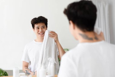 Evde yüz bakımı ve erkek güzelliği, tedavi, prosedürler, sorunlu cildin temizlenmesi