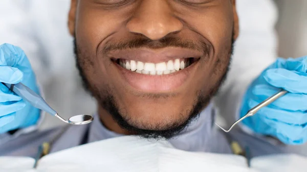 Cropped Shot Of Smiling Black Male Patient Getting Treatment In Stomatologic Clinic — 스톡 사진