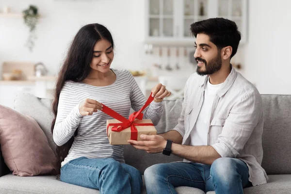 Geschenk für Ehefrau zum Valentinstag, Geburtstag, Jubiläum — Stockfoto