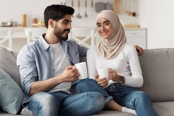 Riposo e relax a casa, caffè del mattino, colazione e tempo libero — Foto Stock