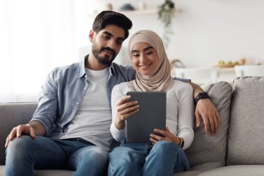 COVID-19 tecridi sırasında toplantı ve çevrimiçi arama için modern teknoloji