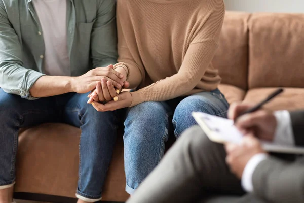 Couple talking at session with male therapist — Stock Photo, Image